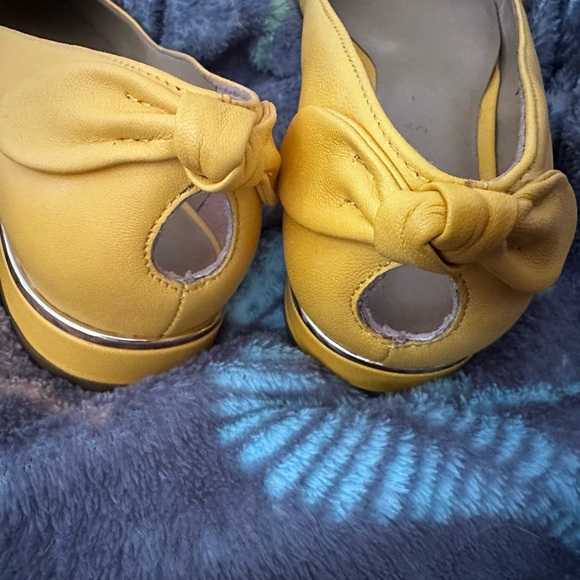Talbots yellow slip on casual shoe - Picture 4 of 5